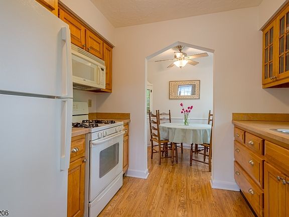 4th image of 2446 Hill Rd