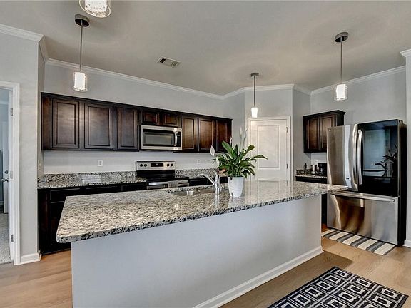 5th image of 337 Alexander Ln