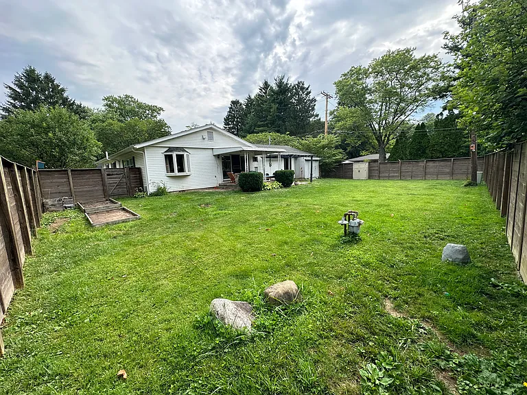 180 Lisa Ln — Photo 8