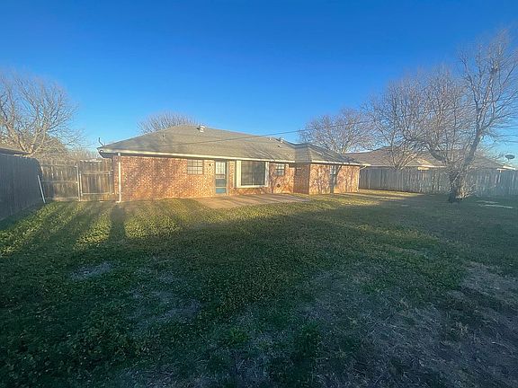 4th image of 1802 Sprucewood Ave