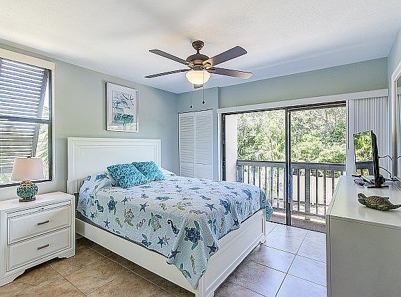 Queen bedroom