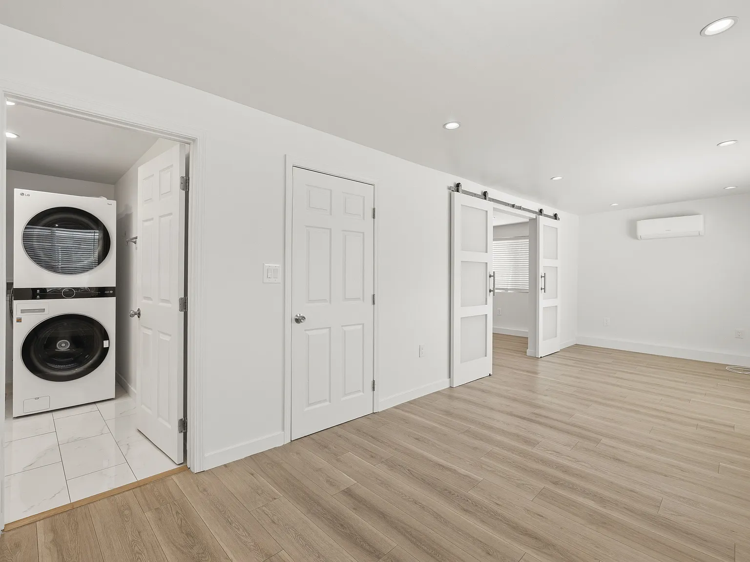 1 bed, 600 sqft, $2,100 — Photo 2
