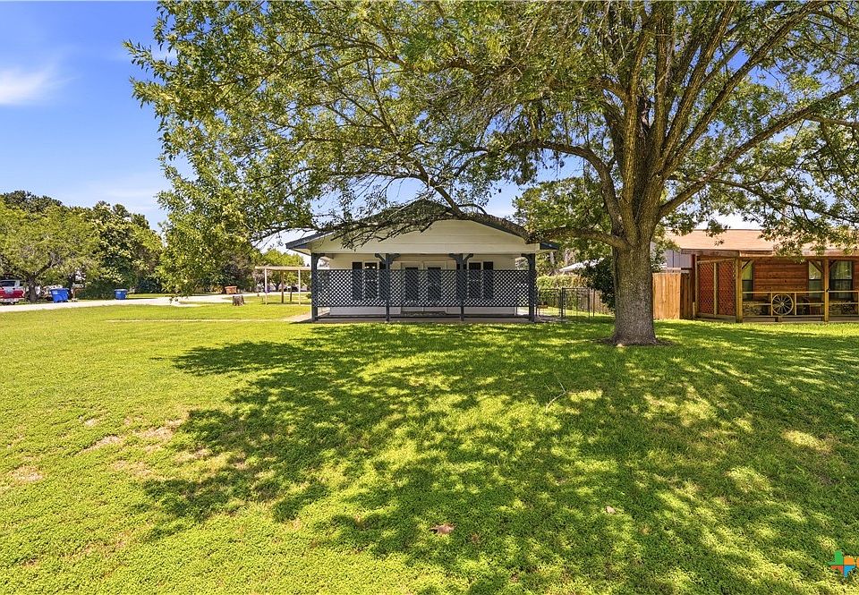 1st image of 415 Pecan Row
