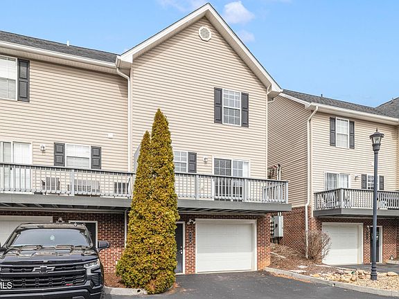 5th image of 2121 Greenwood Dr #300