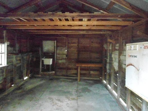 2nd image of 330 Avenue J SE