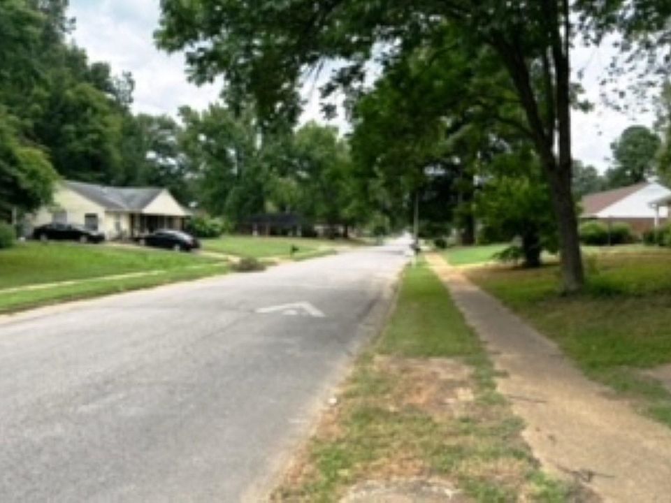 2nd image of 3190 Debby St #94