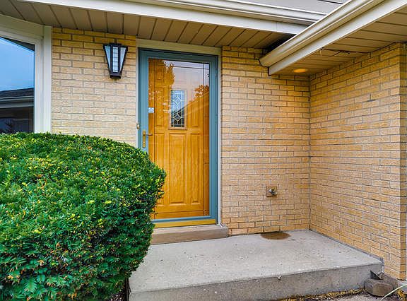 4th image of 961 Hyacynth Ln