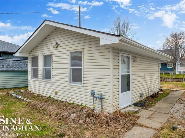 800 Ruskin Ave, Algonac, MI 48001