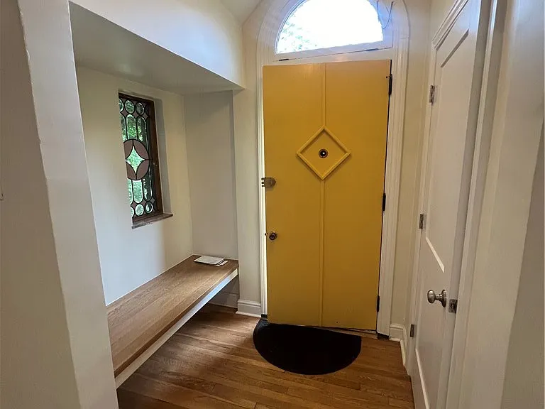 127 Westland Dr — Photo 3