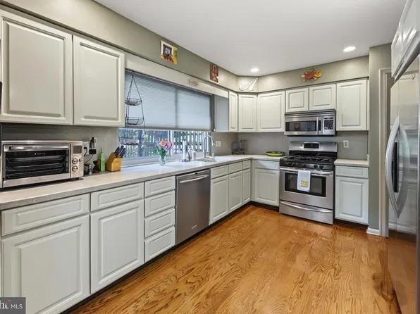 23 Goshawk Ct, Voorhees, NJ 08043
