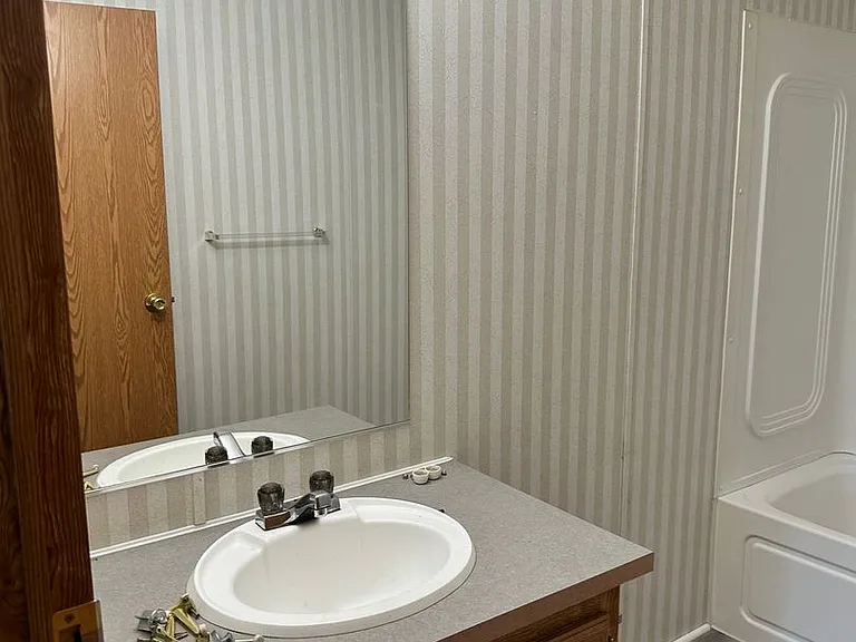 2741 Crab Tree St — Photo 7