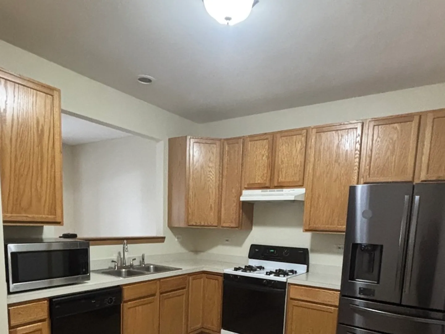 2 bed, 1.5 bath, 1196 sqft, $2,250 — Photo 3