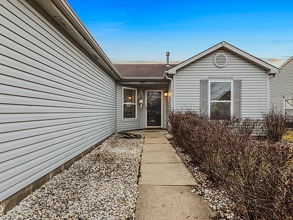 2nd image of 687 Hickory Pine Dr