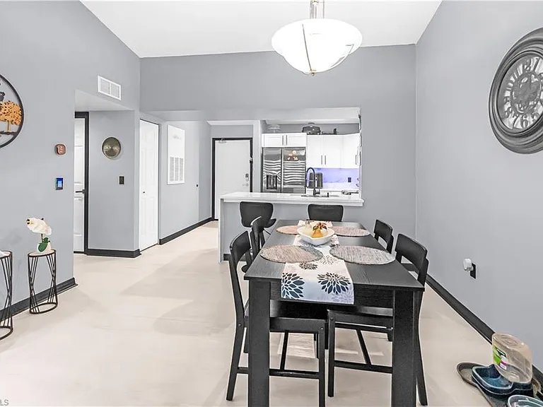 8274 Key Royal Cir #1033 — Photo 9