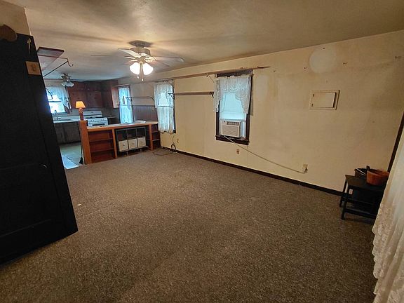 3rd image of 909 W Center St