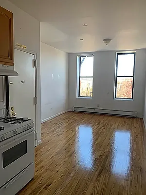 177 Richards Street 3