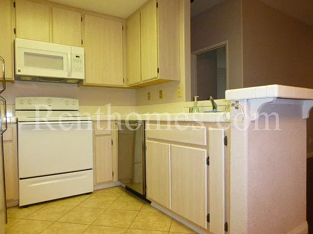 Mission Valley, 580 Camino De La Reina, Gated River Scene Complex, All Appliances, AC, Fireplace,... — Photo 4