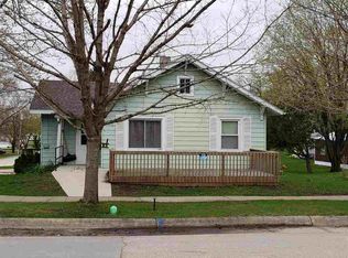 207 Park Ave, Strawberry Point, IA