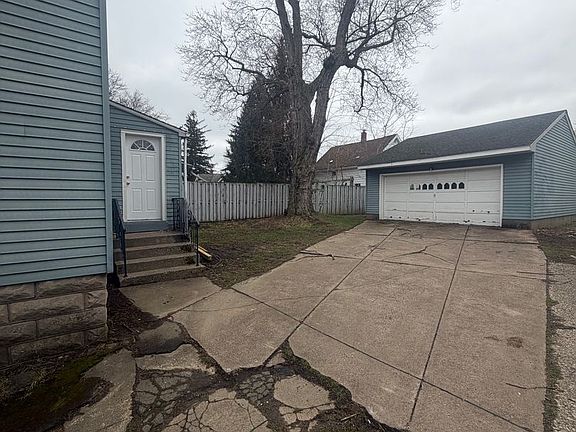 2nd image of 2816 Perry St