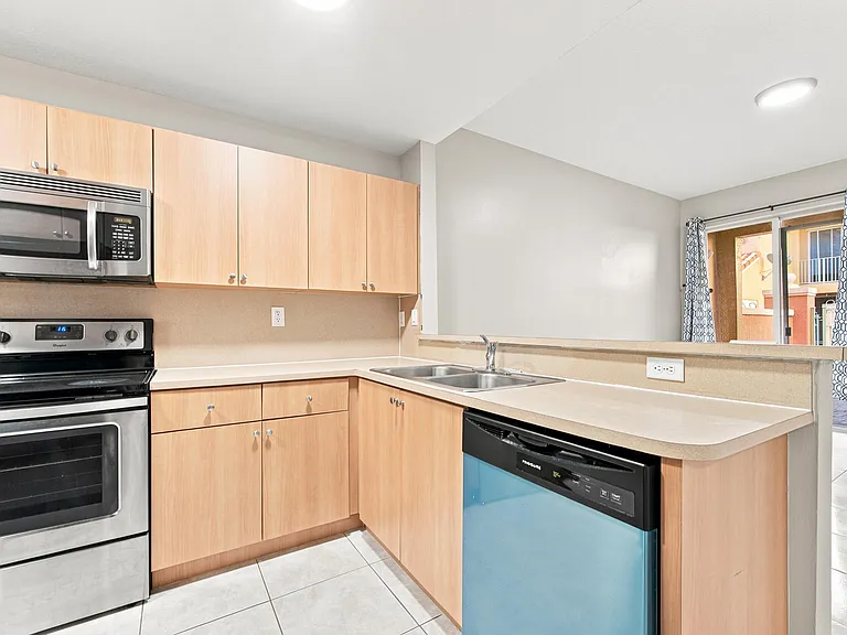 732 SW 106th Ave #2011 — Photo 12