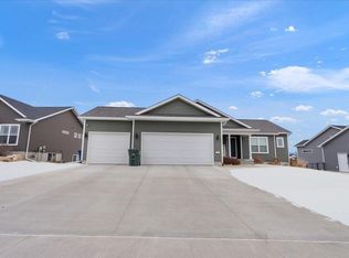 1446 Audubon Dr, Waterloo, IA 50701