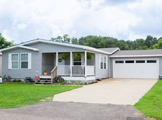 54 Crest Oak Dr, Starkville, MS 39759