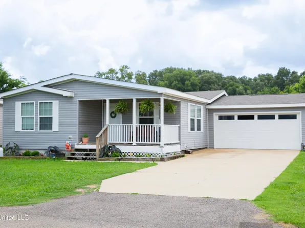 54 Crest Oak Dr, Starkville, MS 39759