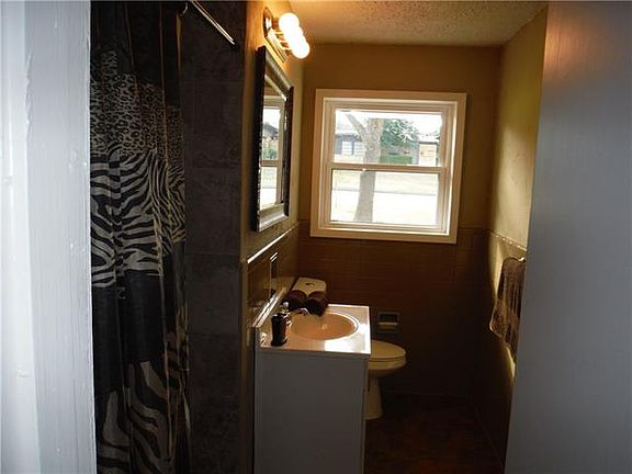 3rd image of 5429 Wedgmont Cir N