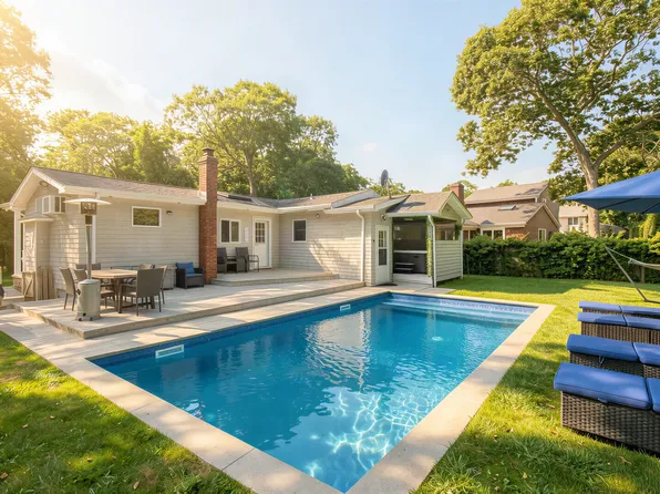 19 Lakewood Ave, East Quogue, NY 11942
