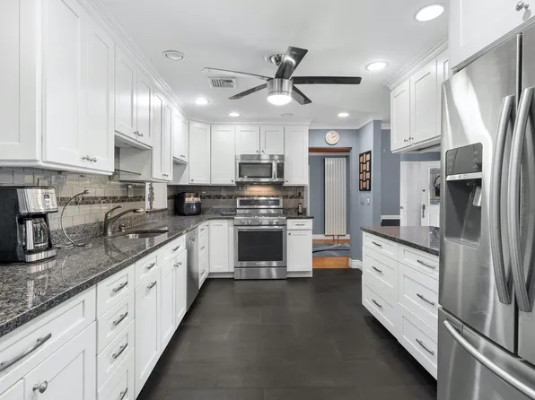 4 Ann Court, North Babylon, NY 11703