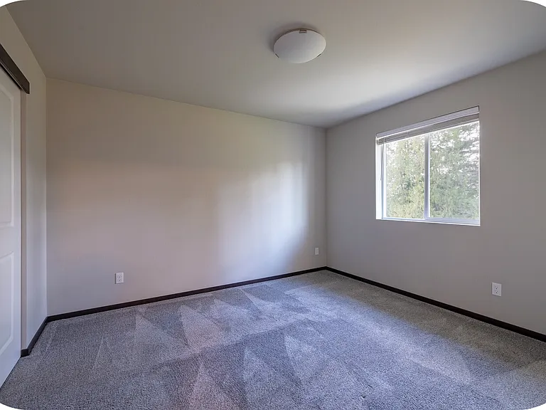 Pacific Pines Apartments — Photo 9