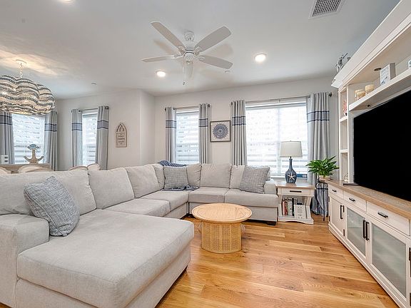 4th image of 50 Coppersmith Way #302