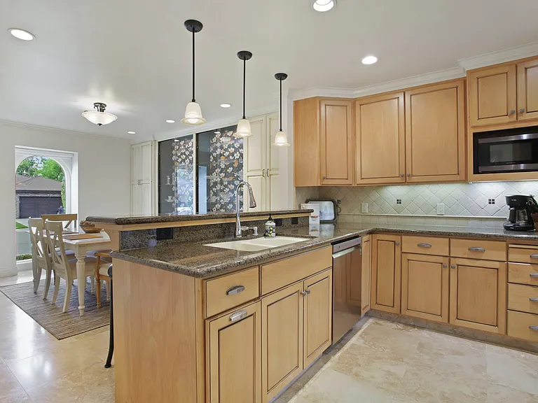 2925 Park Oak Dr — Photo 5