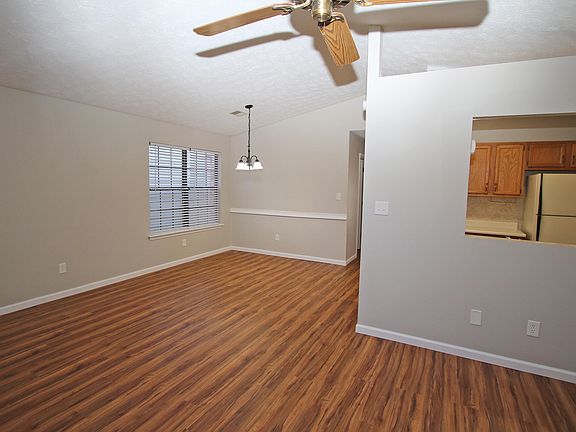 3rd image of 276 Pleasant Pointe Dr
