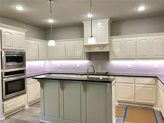 4th image of 20 Merritt Cir