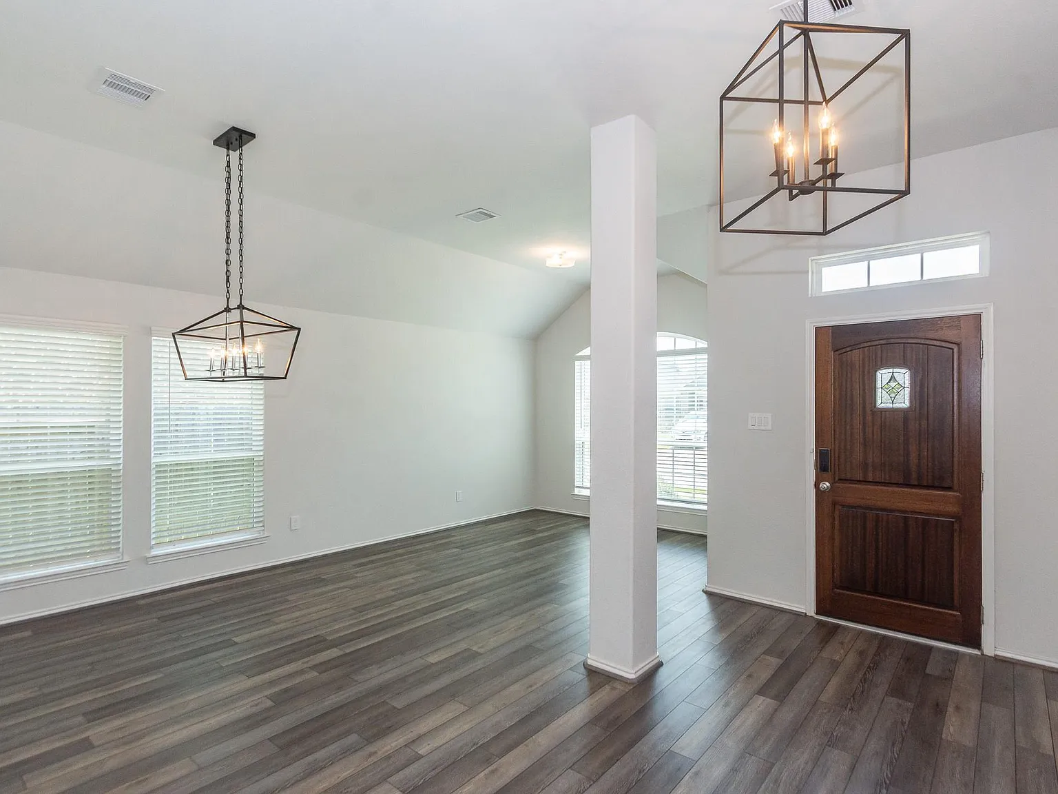 3 bed, 2.0 bath, 1854 sqft, $2,600 — Photo 4
