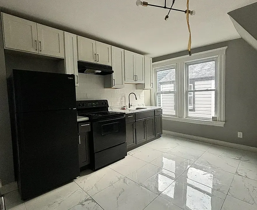 273 Amherst St #5D