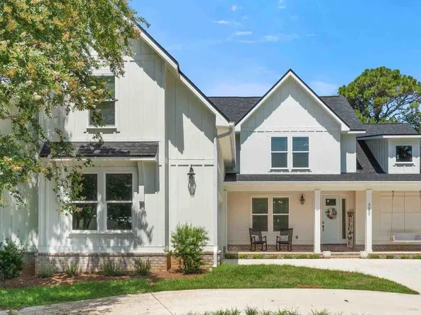 302 Camelia St, Gulf Breeze, FL 32561