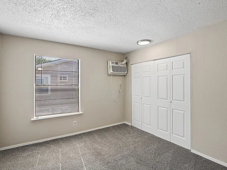 Pleasant Grove Apartments — Photo 20