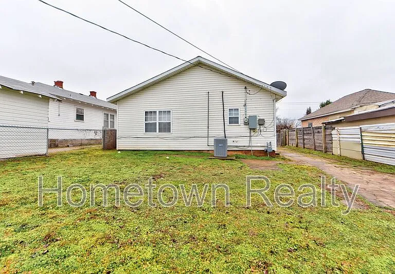 321 SE 25th St — Photo 31