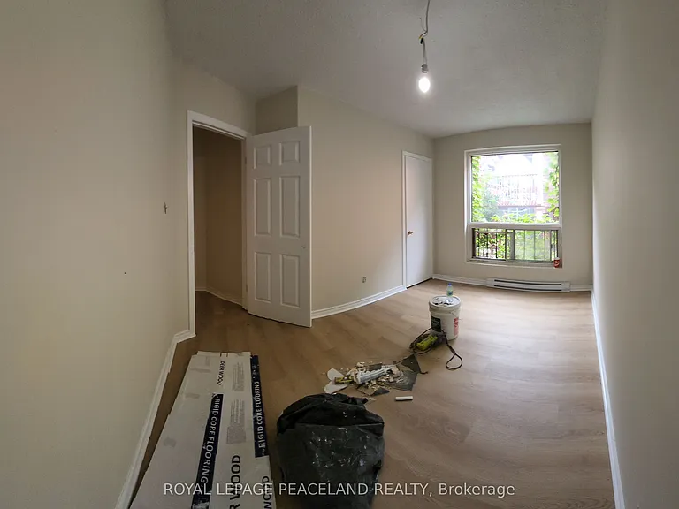 558 Spadina Cres #6 — Photo 5