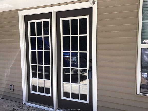 2nd image of 2200 Live Oak Cir