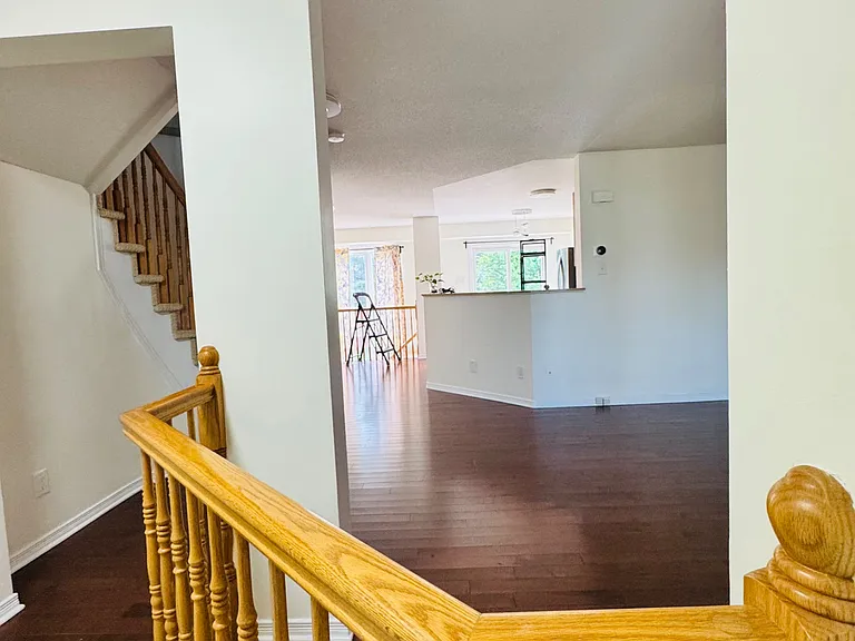 1069 Marconi Ave — Photo 6
