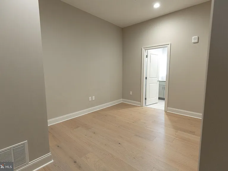 1411-1 Walnut St #201 — Photo 16