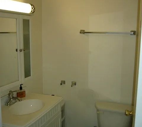 4th image of 874 Sierra Vista Way #7