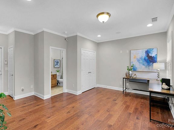 4th image of 9409 Kings Parade Blvd