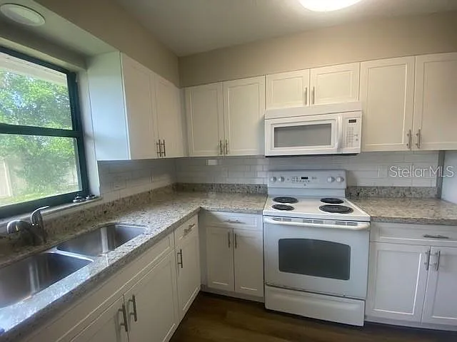 2 bed, 2.0 bath, 1044 sqft, $1,350 — Photo 2