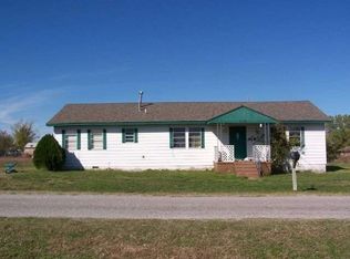 907 Ridgeway St, Geronimo, OK 73543