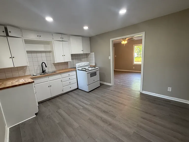 1606 S Aberdeen St — Photo 16