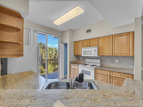 3rd image of 2054 Alta Meadows Ln APT 2401